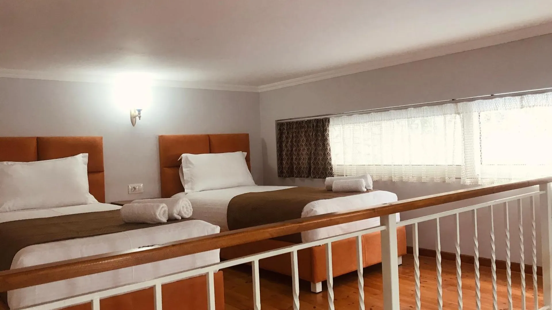 Crown Deluxe Apartments Sarande