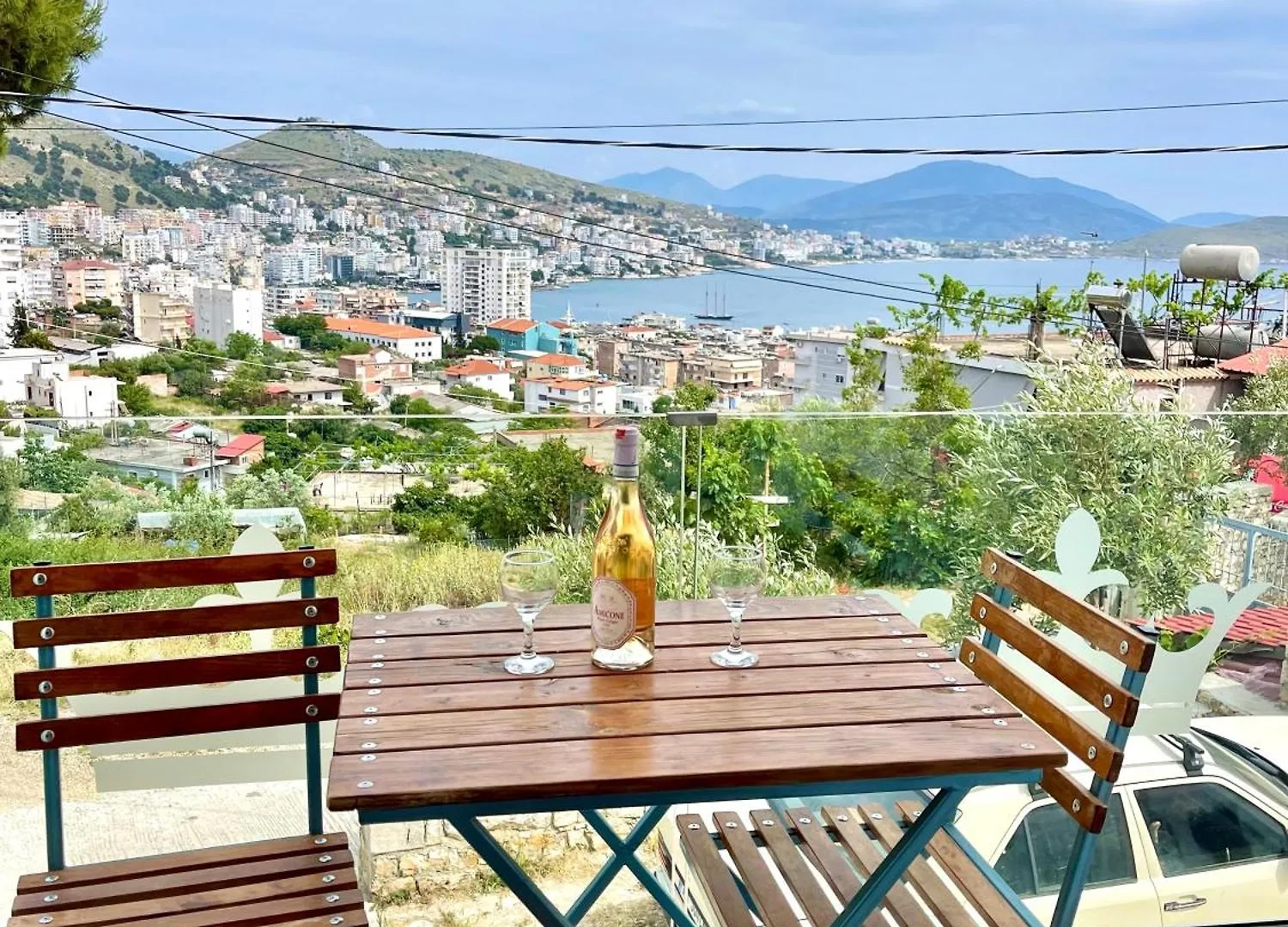 Crown Deluxe Apartments Sarande