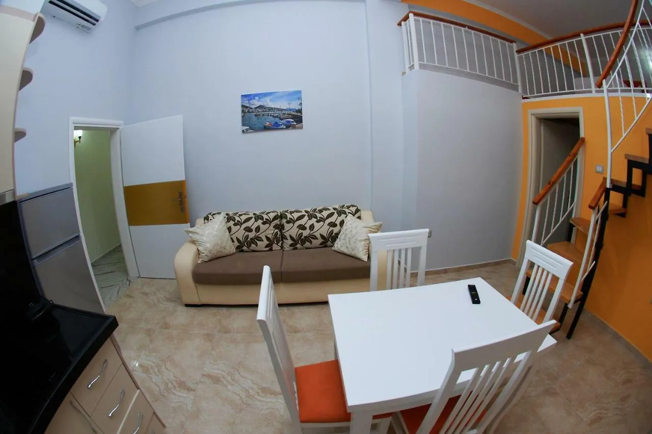 Crown Deluxe Apartments Sarande